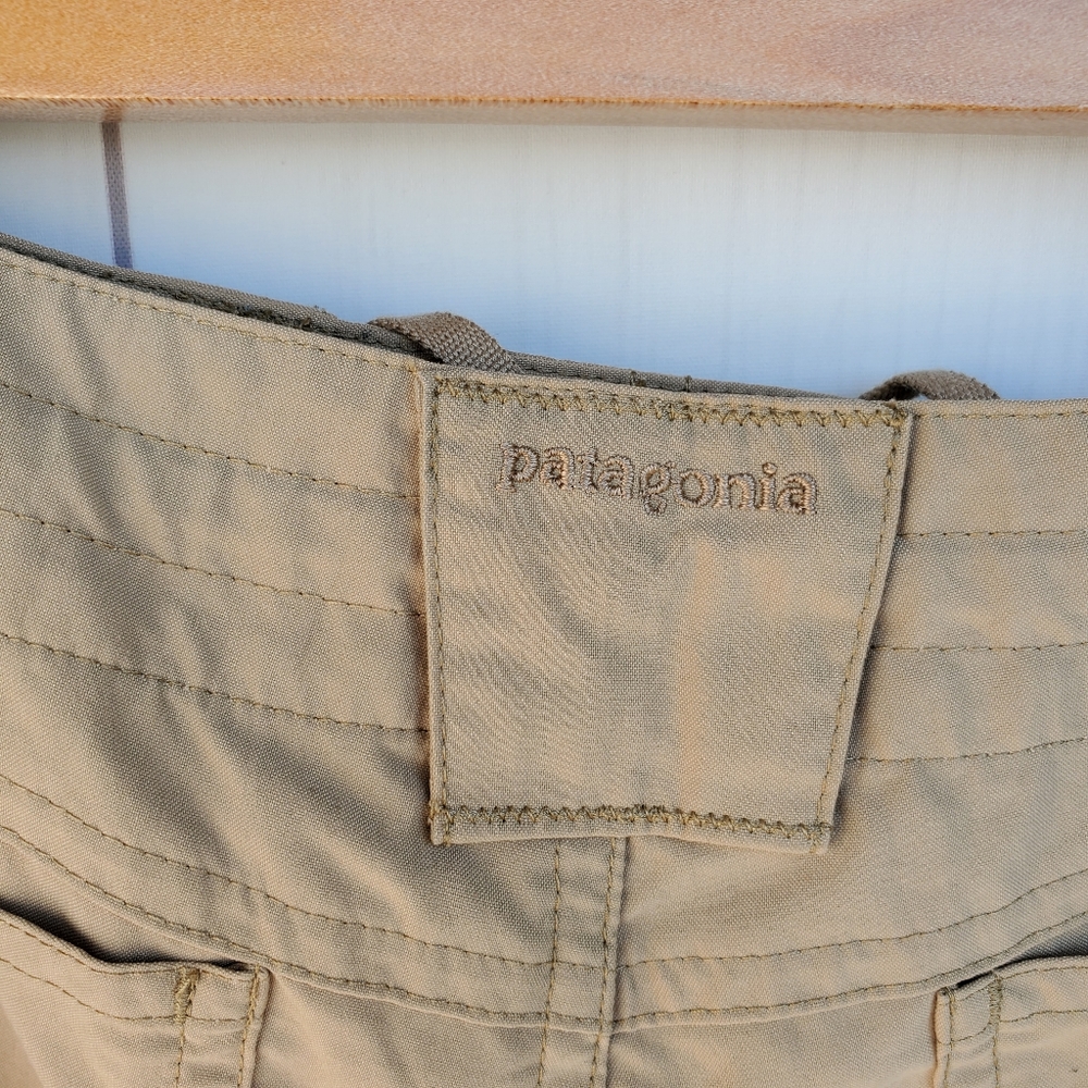 Patagonia women's tan outdoor shorts - Picture 3 of 9